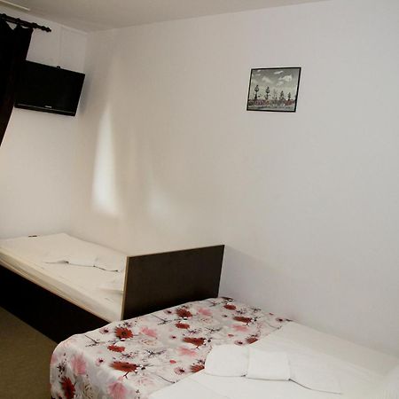 Pensiunea Heaven Bascov Habitación foto