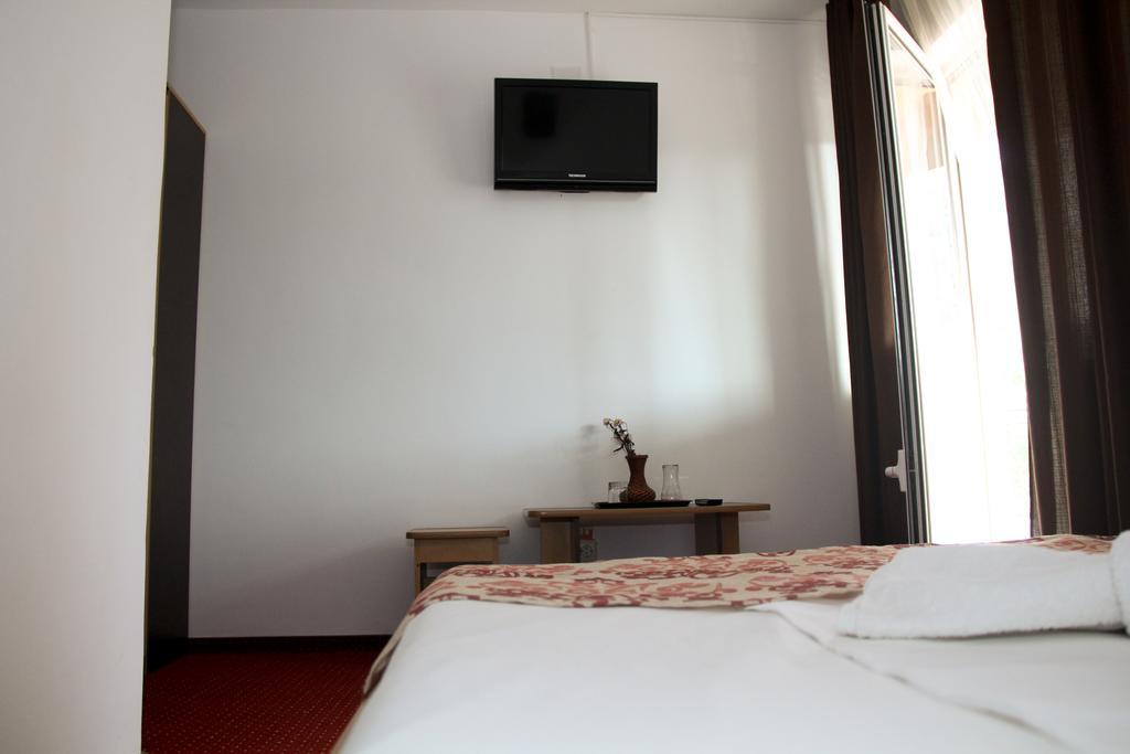 Pensiunea Heaven Bascov Exterior foto